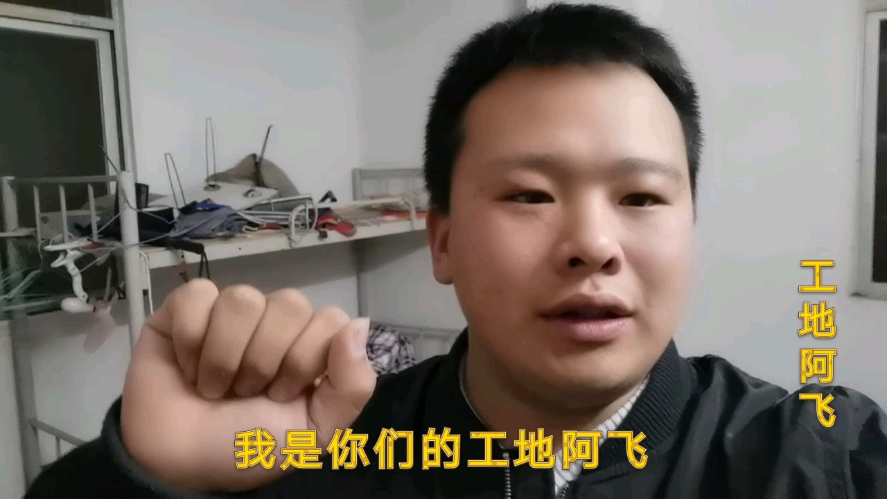 今天晚上去沙县小吃,买了一份鸡蛋炒面打包回来,吃起来还不错哦