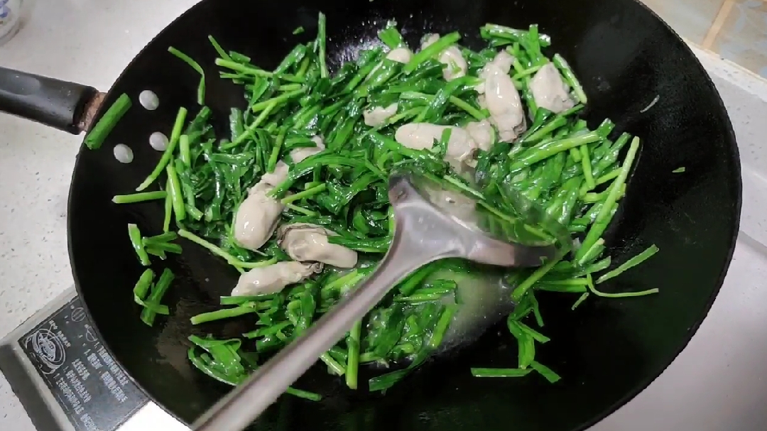 10块成本的韭菜炒生蚝,鲜嫩爽口,超级下饭,一大盘不够吃