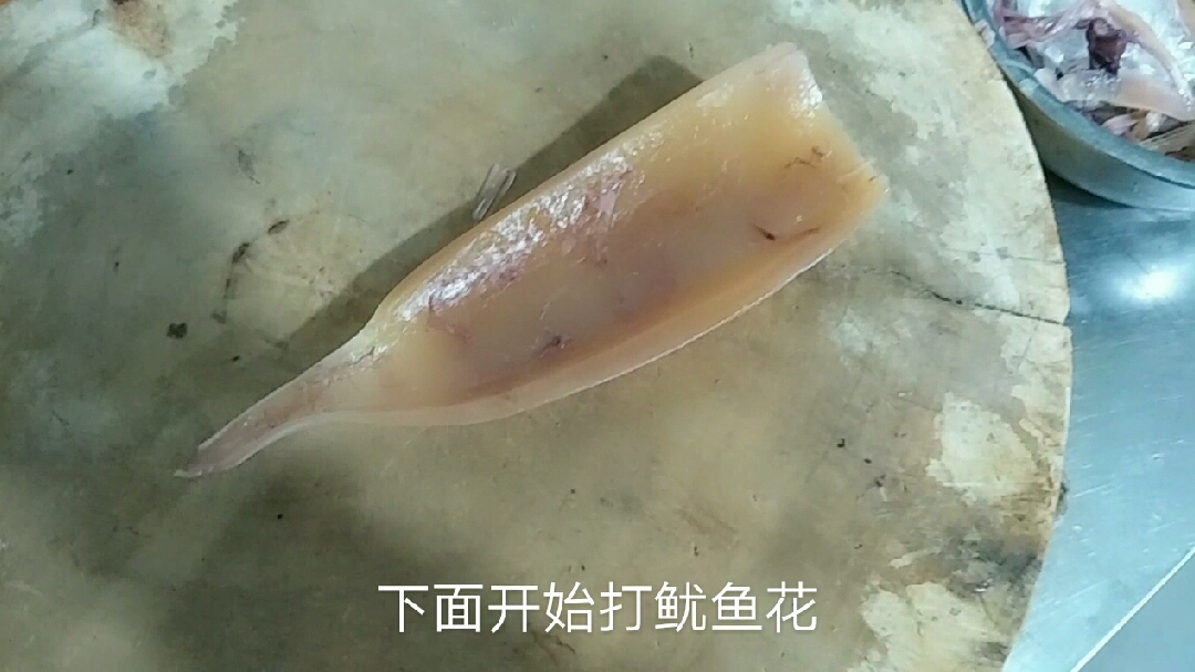 鱿鱼卷怎么打花刀,厨师长教你正确方法和技巧,好看又简单