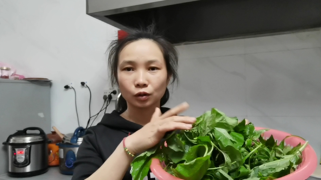 野生白花菜怎么吃?看看农村姑娘的做法,简单又好吃