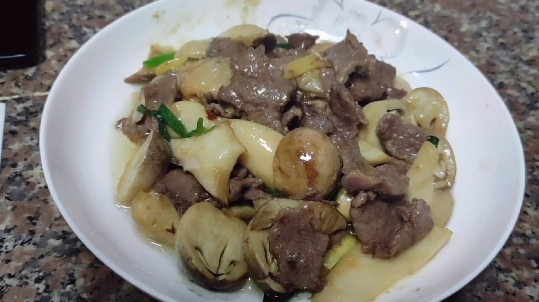 教你这样炒牛肉,嫩滑不柴,菇鲜肉滑超下饭,太好吃了!