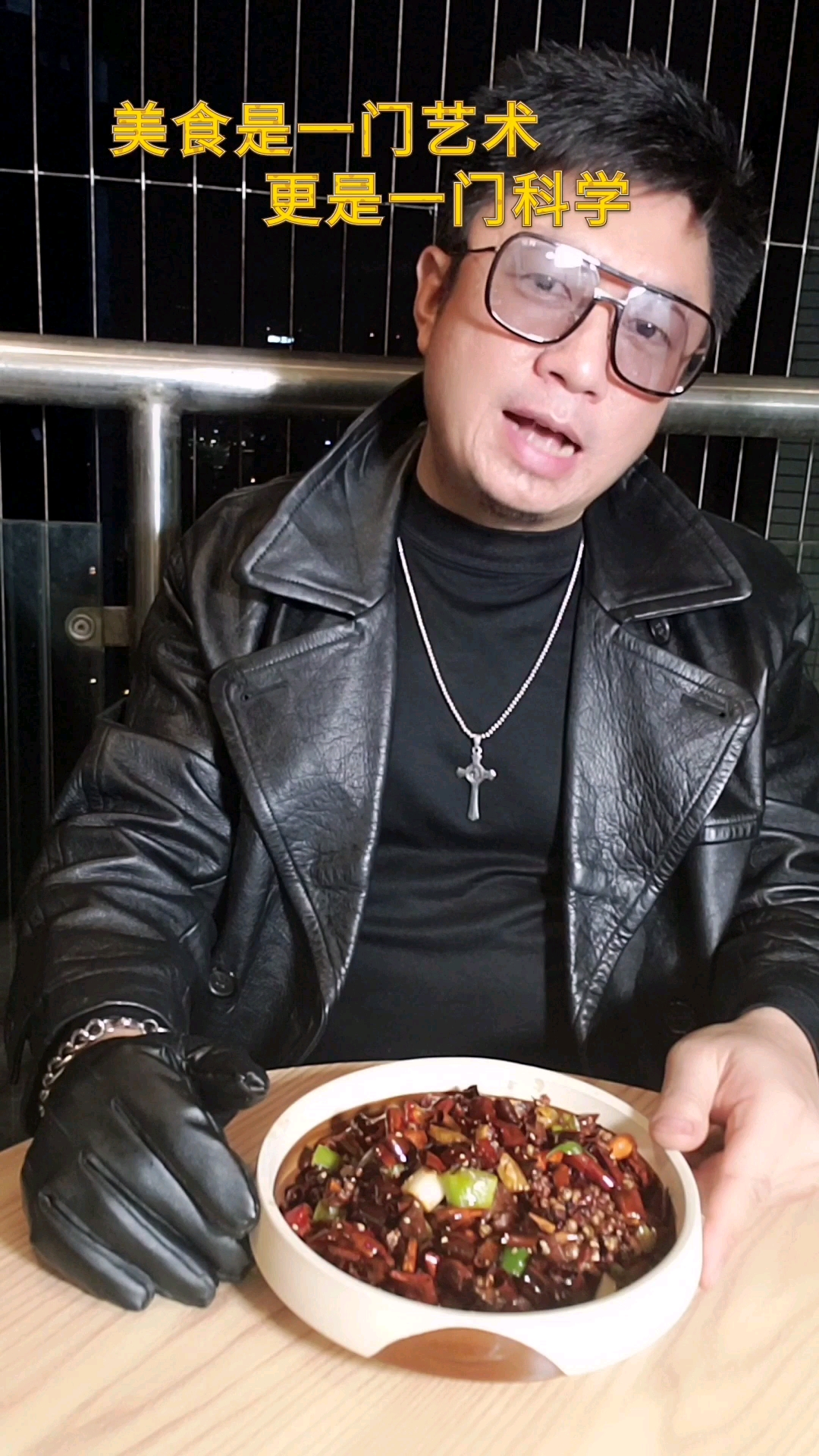 晚上好想吃辣子鸡,家里只有一块猪肉,将就做个辣子肉丁!