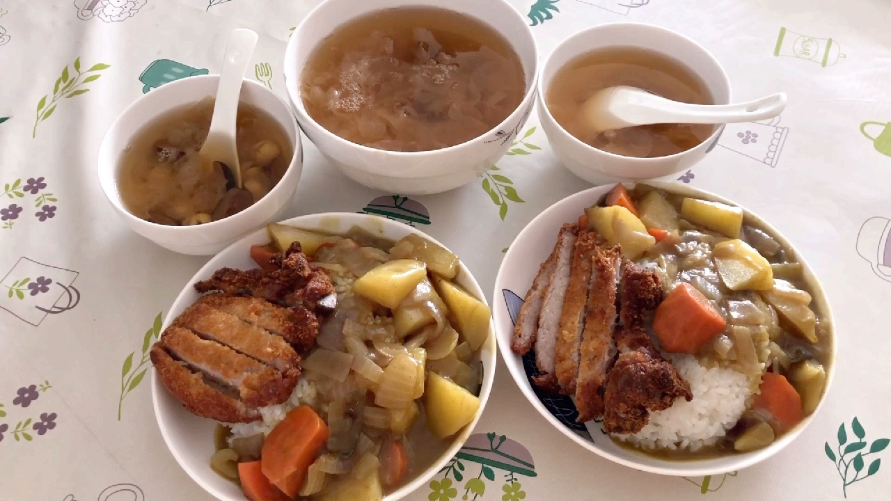 小胡教你做咖喱土豆猪排饭,这样做既简单又好吃,上桌就光盘
