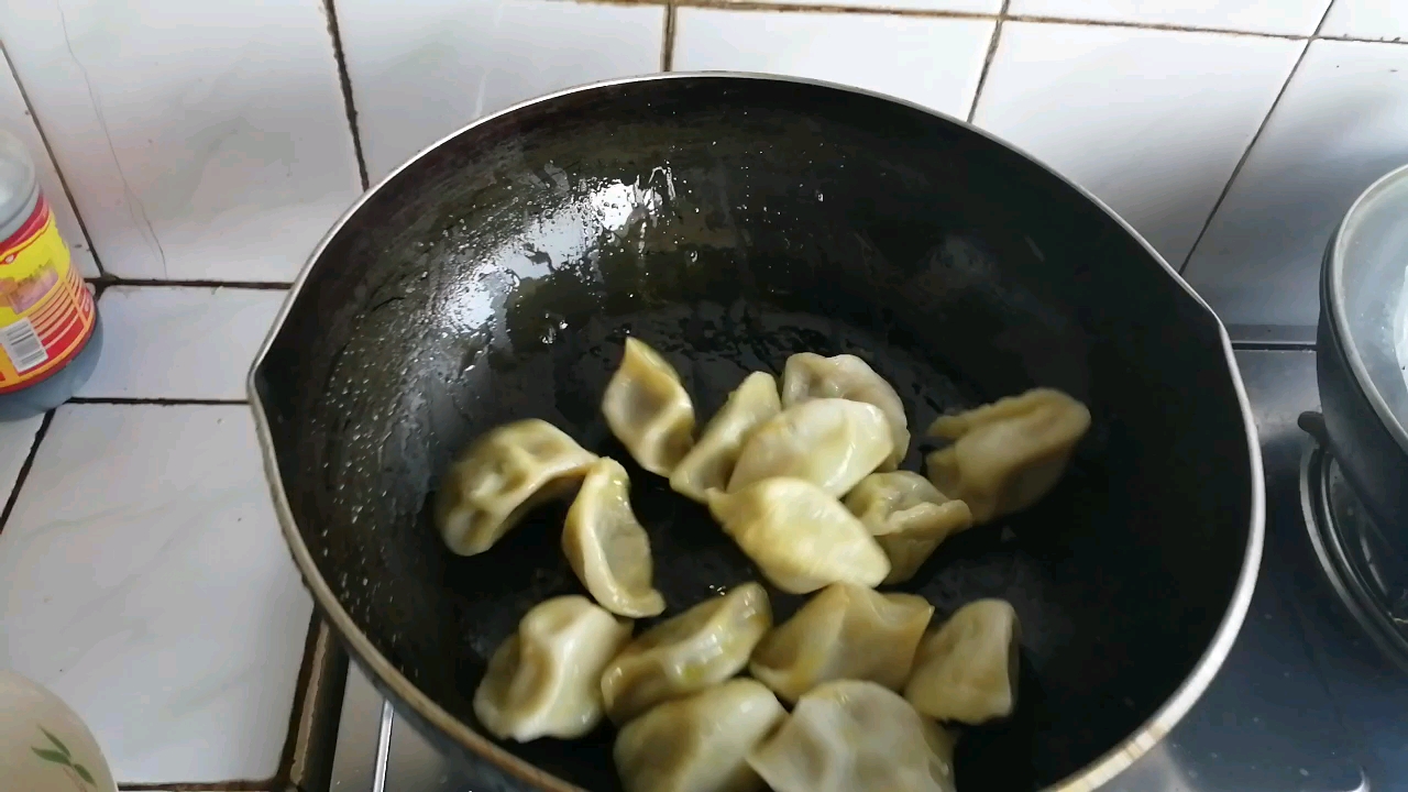 早上起来煎饺吃!