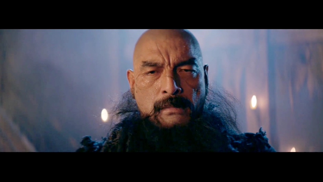 一个饭店传用人肉来做包子,让一个傻小子偷看发现全是妖怪