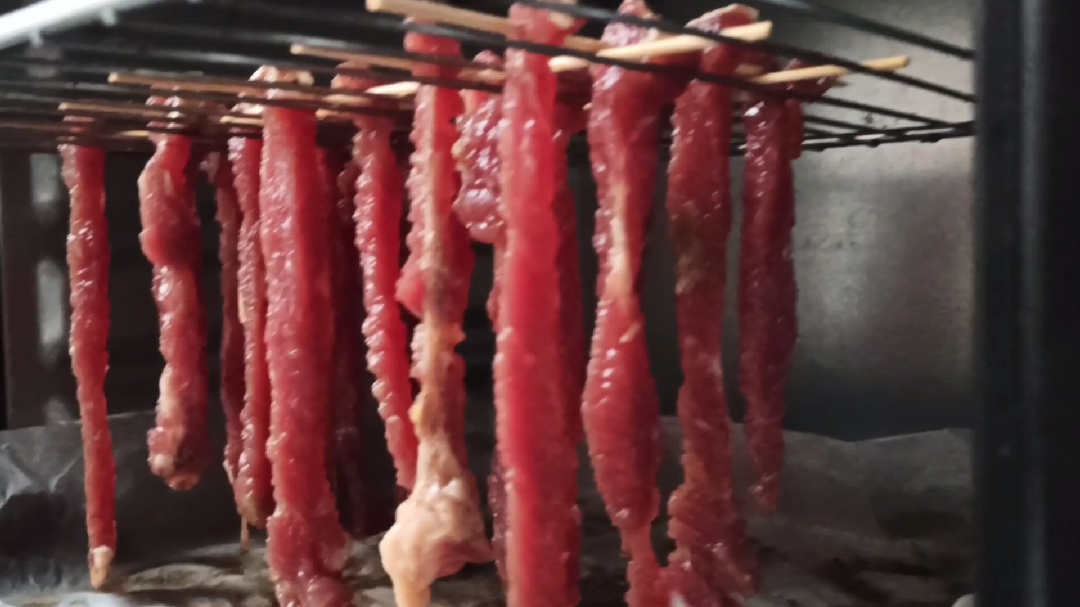 五香牛肉干在家也没用烤箱做,实在是太香啦