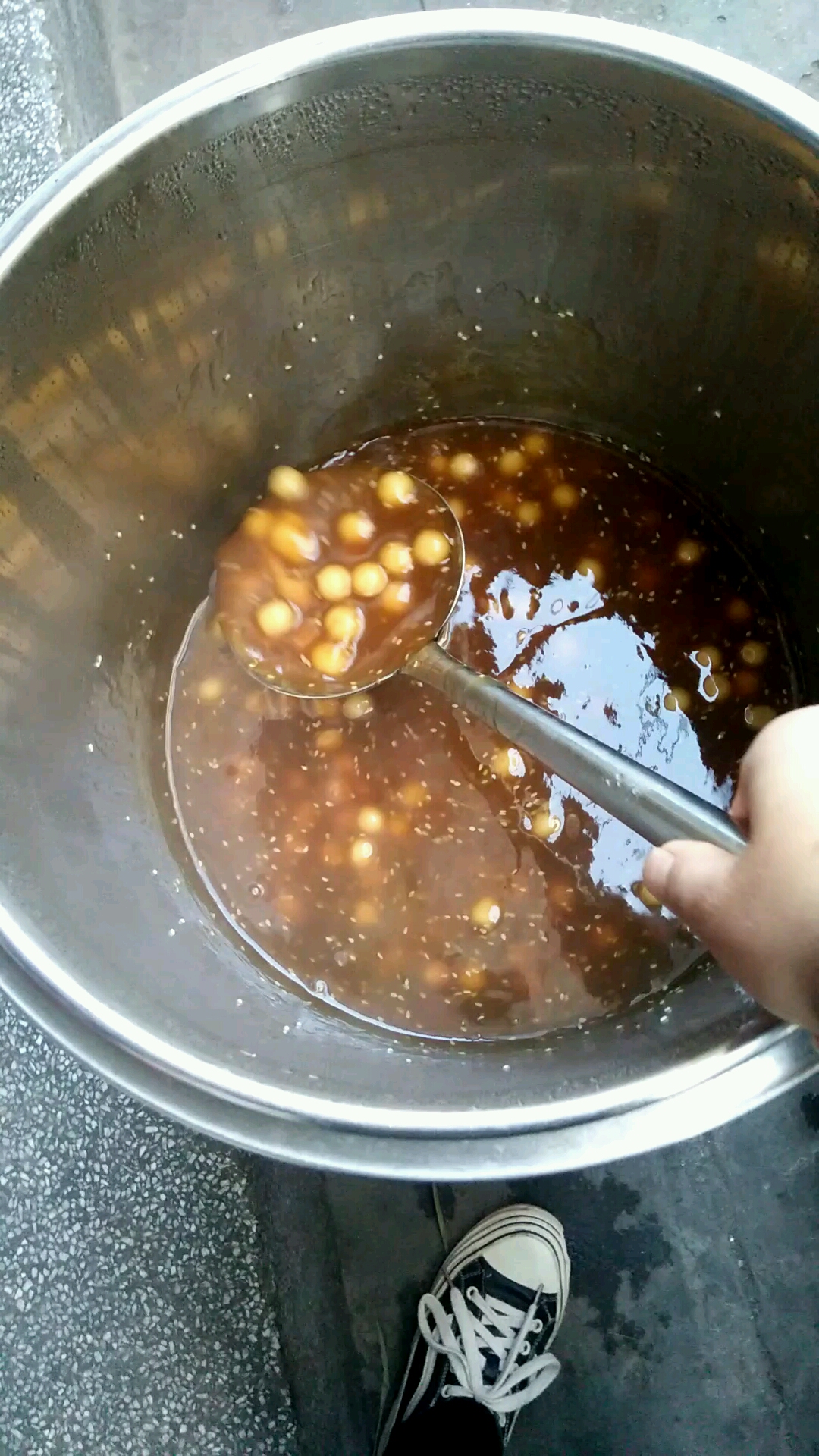 第一种桂花汤圆,第二种玉米粥,第三种白酒汤圆