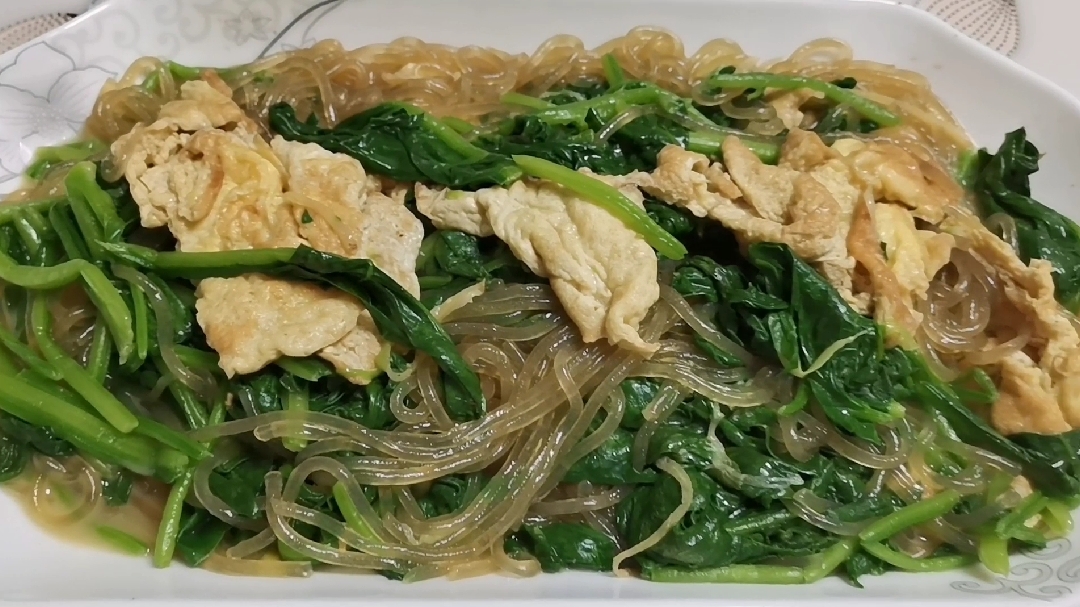 老闫做菜:菠菜鸡蛋炖粉条