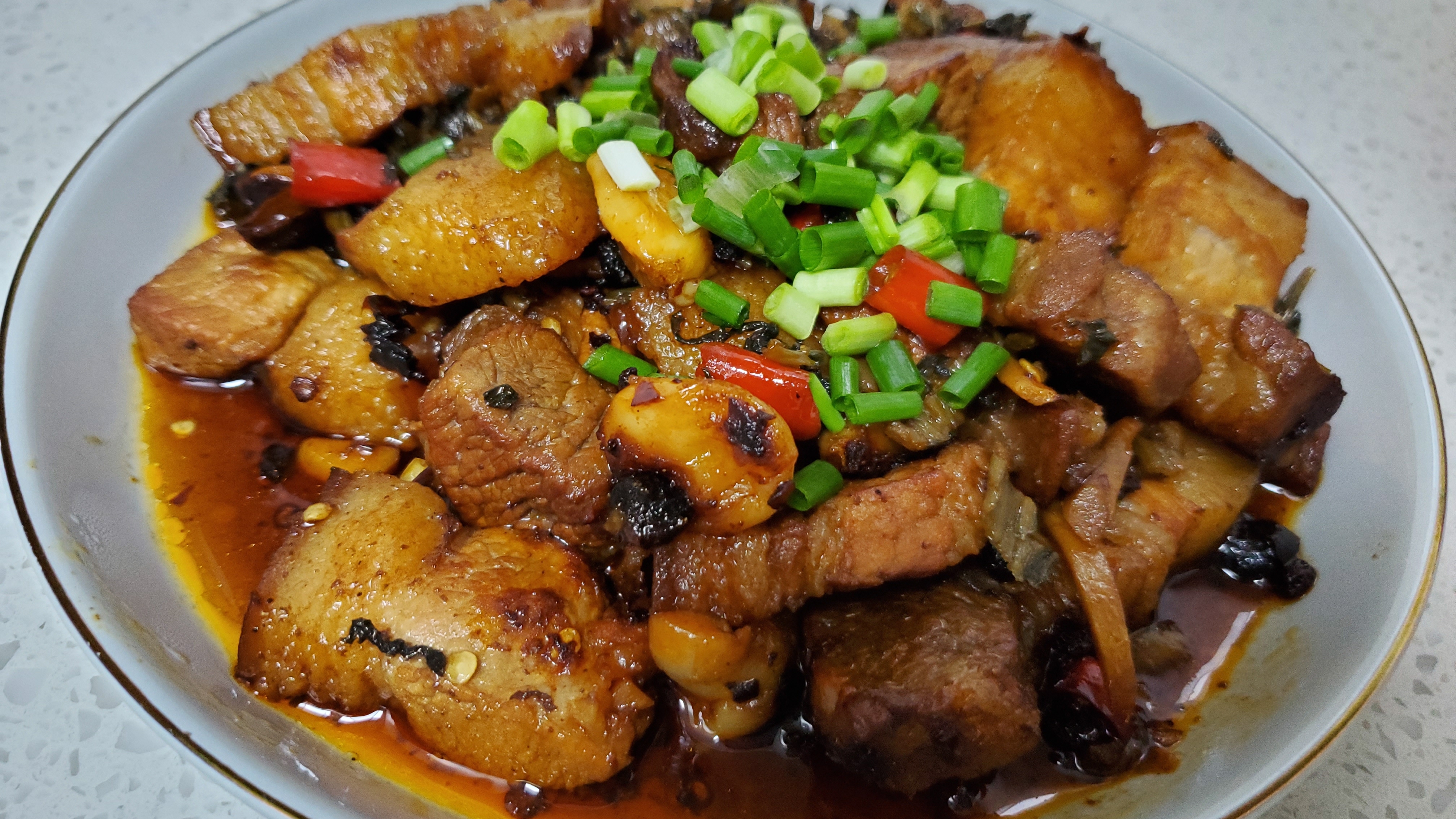 原来红烧肉还能这样做!用婆婆做的梅菜一起蒸,香味浓郁入口即化
