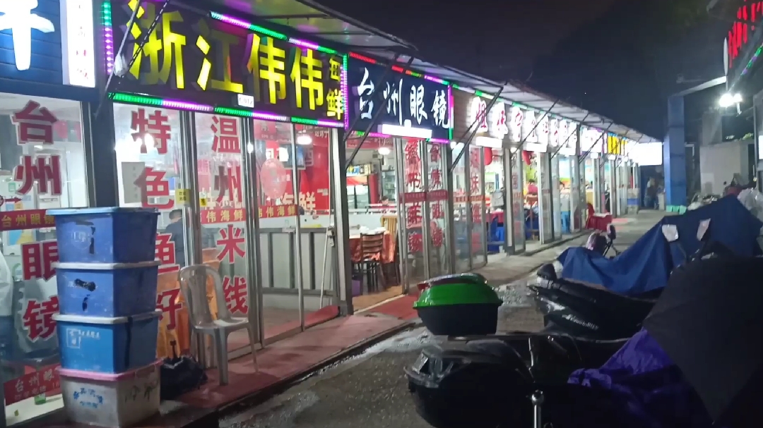 实拍常州最大海鲜大排档,还可以点歌一百块四首,到了夏天更热闹