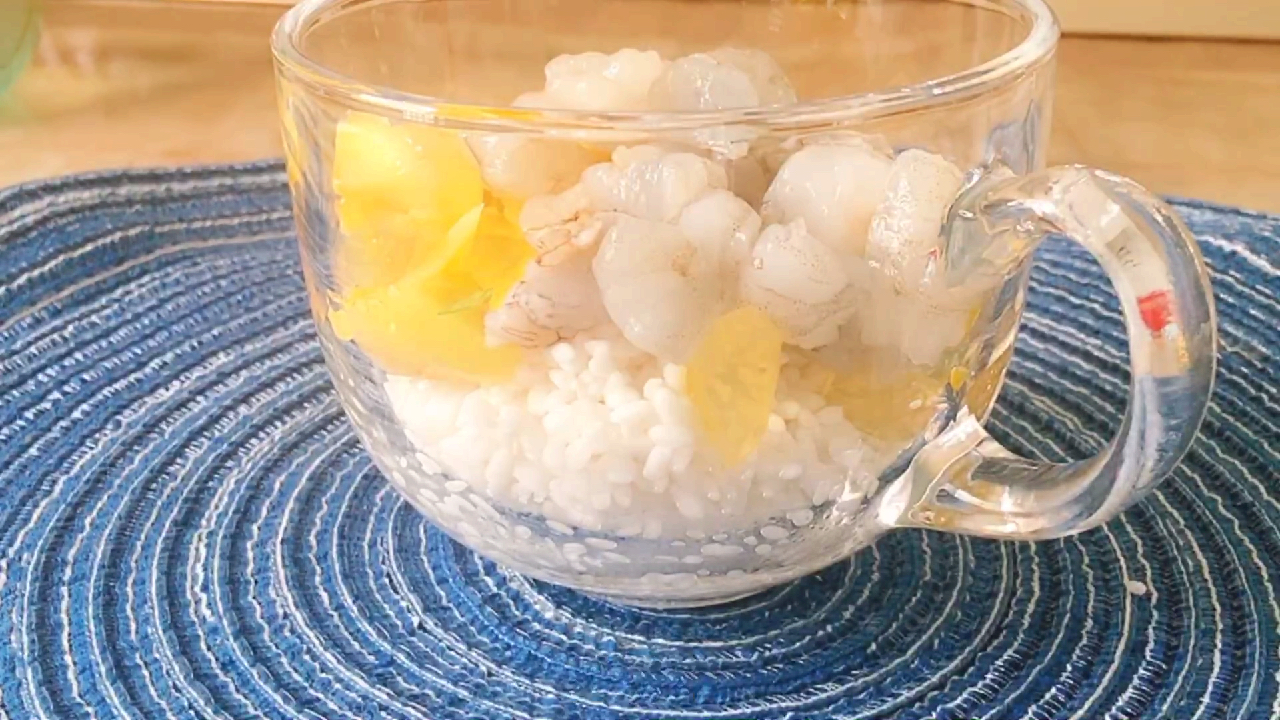 皮蛋瘦肉粥虾仁粥别去饭店吃了,咸鲜味美简单易做,清热开胃促消化