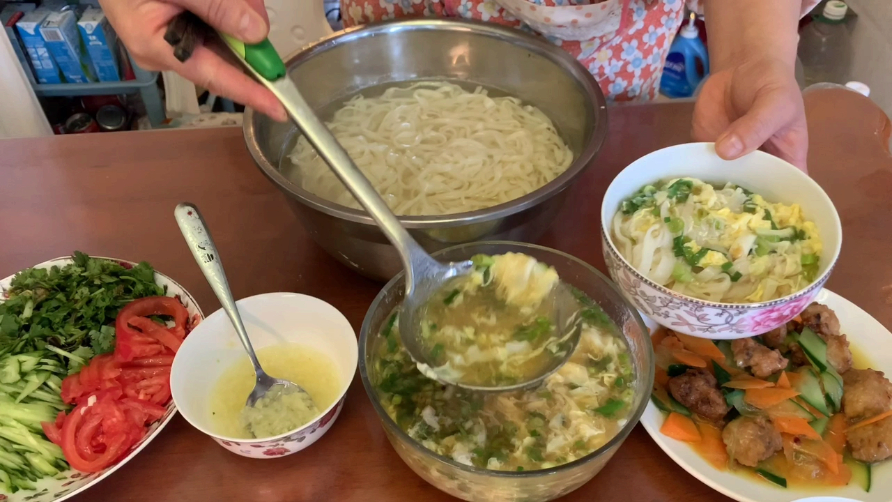 30秒完成的鸡蛋漂卤,大哥大半辈子没去过面馆,只认这口!
