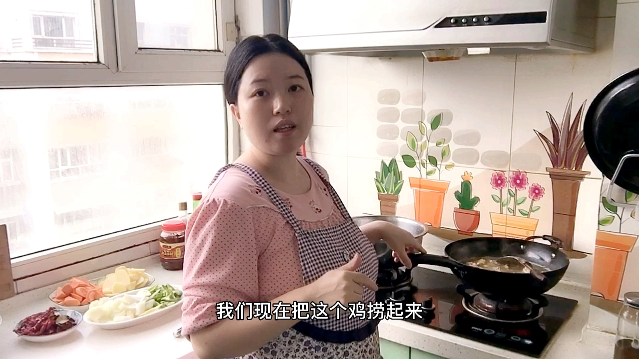 菲菲教你做新疆大盘鸡,花65元买食材,做一大盘,吃过瘾