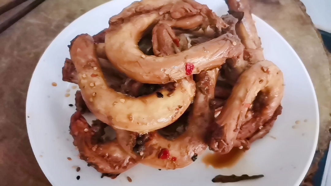 经济实惠的巜麻辣鸡脖》,好吃又好做的下酒菜