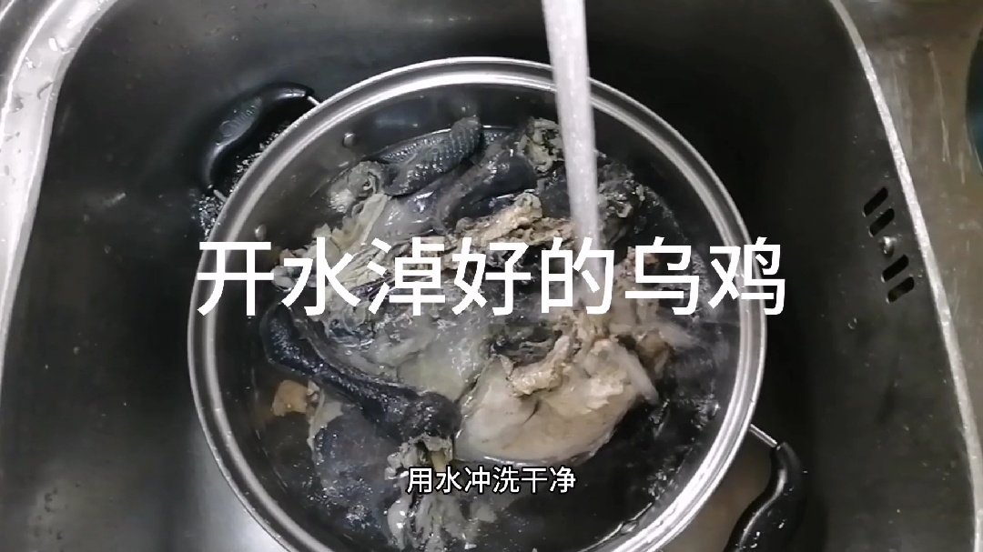 乌鸡红枣炖汤,清甜可口,补血养颜