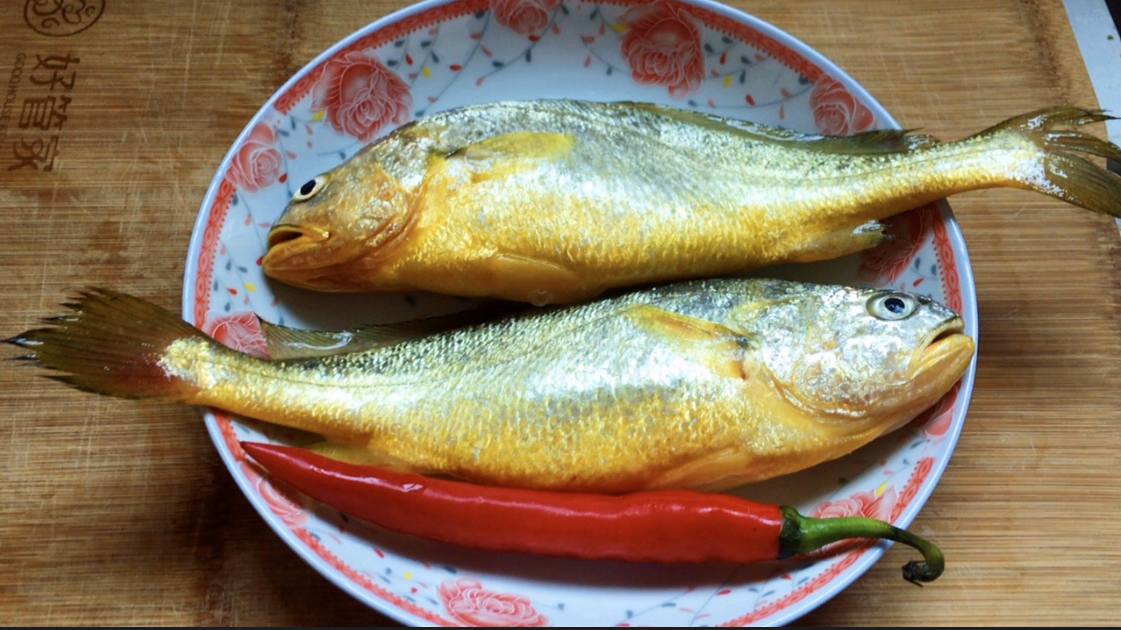 煮黄花鱼,还是潮汕特色做法好,鱼肉外香里嫩  鲜!