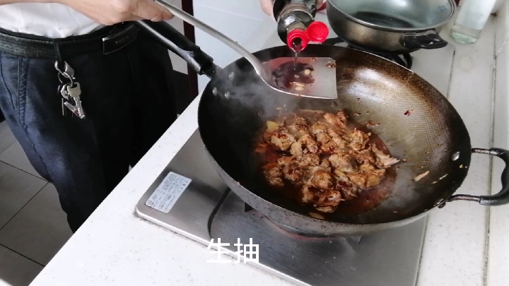 家常菜香辣鸭肉这样做,香辣可口