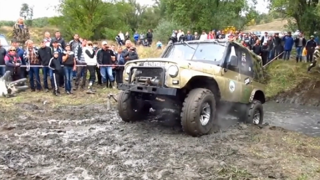 现实版吃鸡神车,俄罗斯瓦滋猎人,俄罗斯硬派越野就应该走这种路