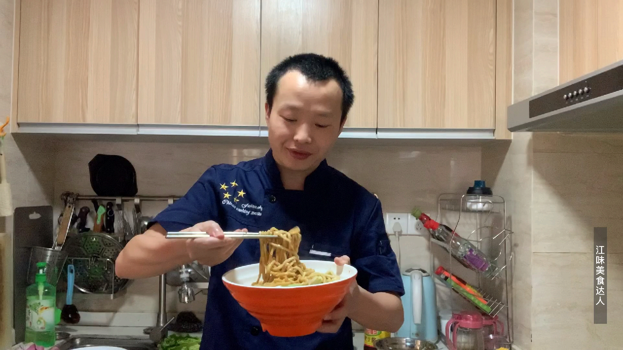 太好吃的 炸酱面一大碗都不够吃 关键在炸酱配方