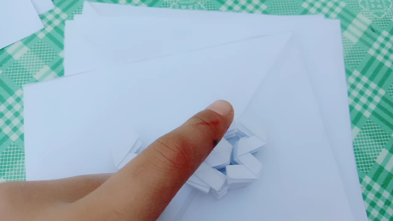 日常手工:今天教大家做纸张变变变。中上