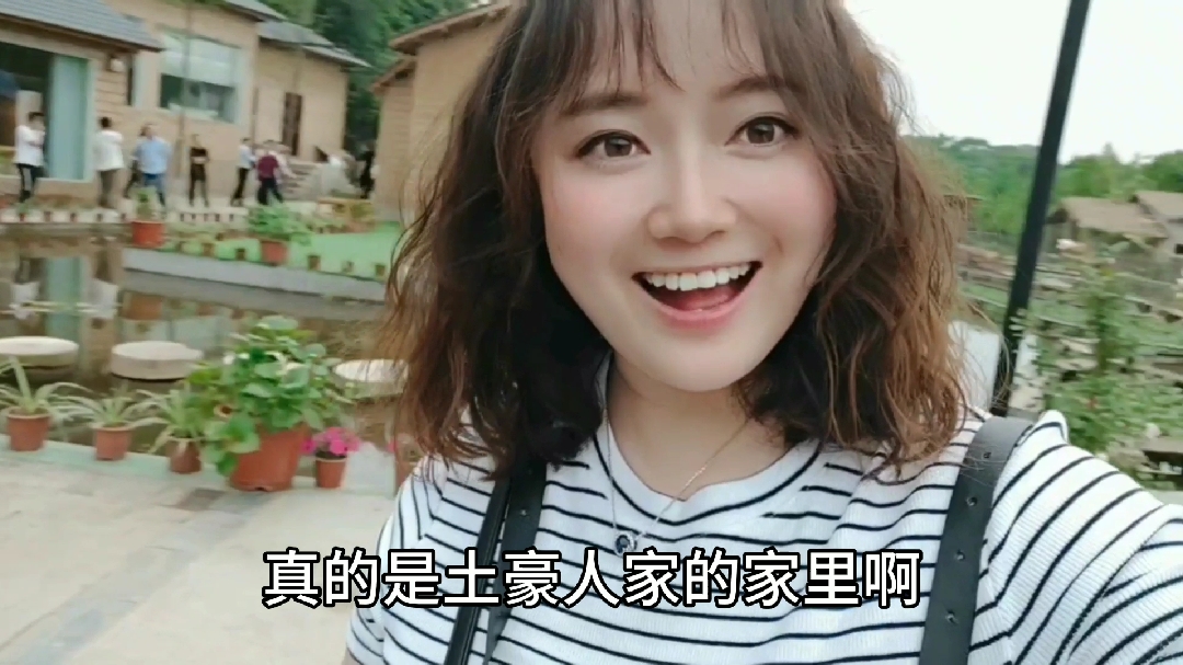 湖南妹子去土豪朋友家,看过他家的院子与土地后,大呼:太豪横了