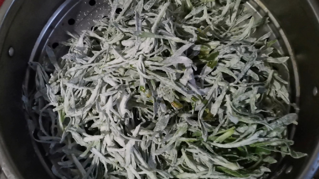 “柳叶菜”厉害了,拌上面粉上锅一蒸松软可口,全家人吃美了