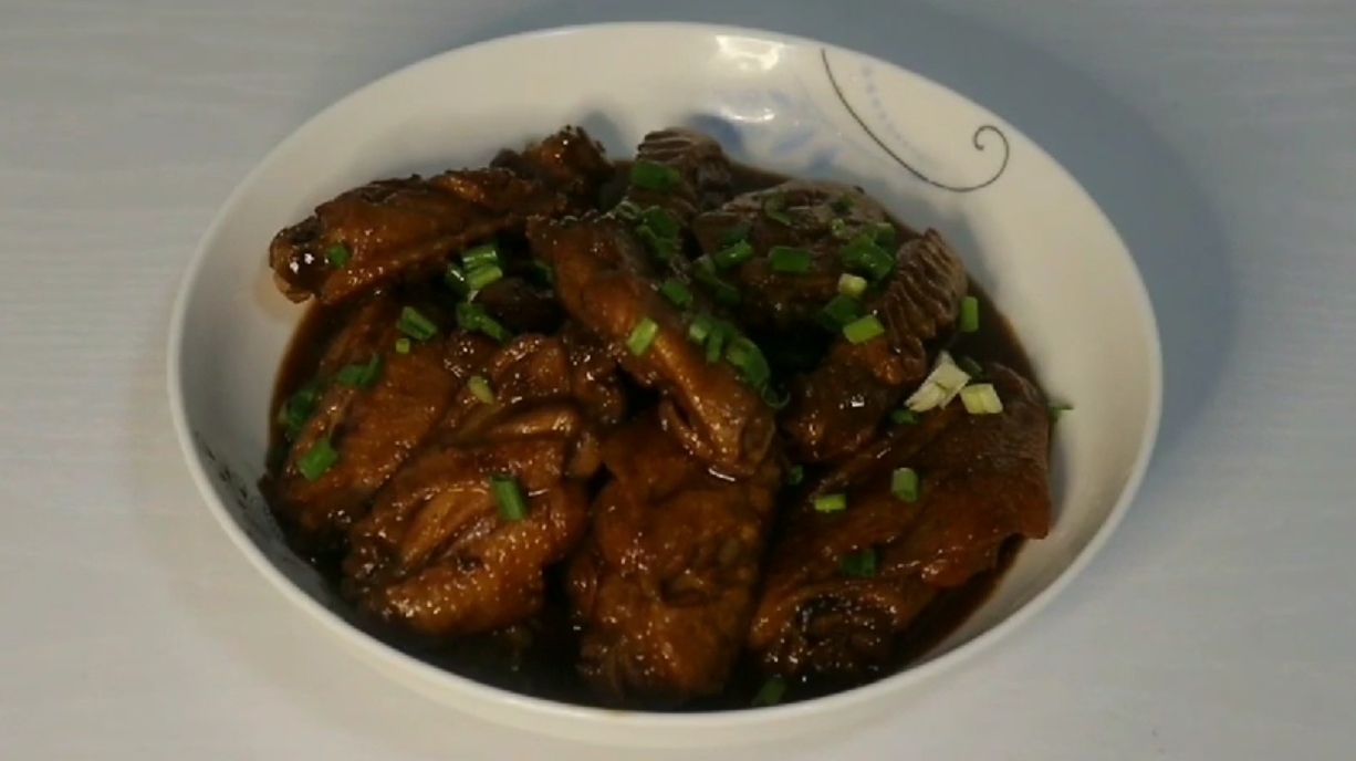 吃腻了可乐鸡翅?那来试试啤酒鸡翅吧