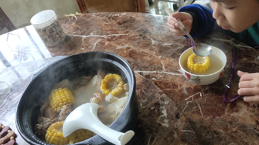 玉米山药排骨汤补气健脾益肾养颜,要这样做即简单更美味!