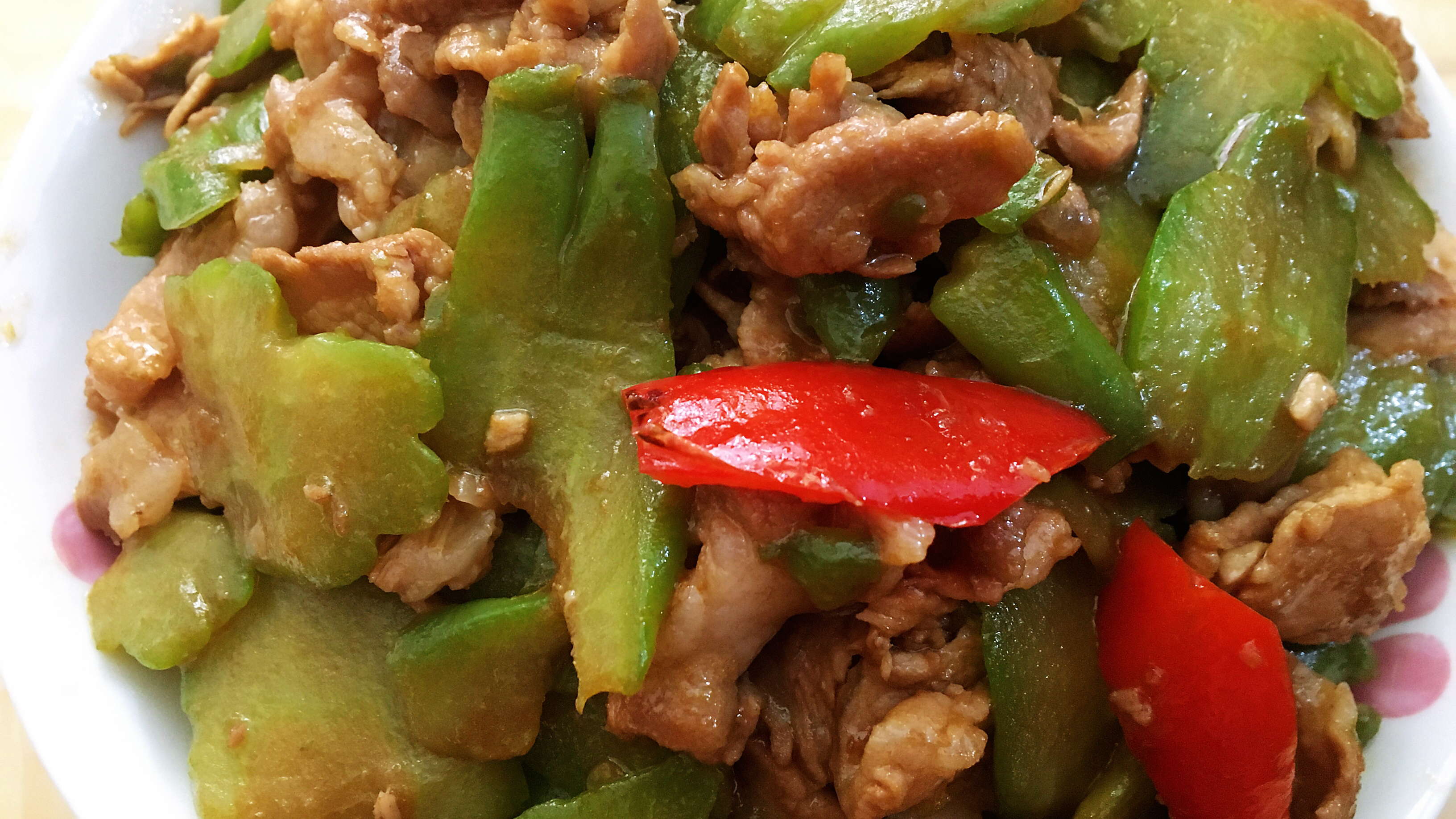 苦瓜炒肉片这样做不苦又下火,孩子们直呼太好吃了