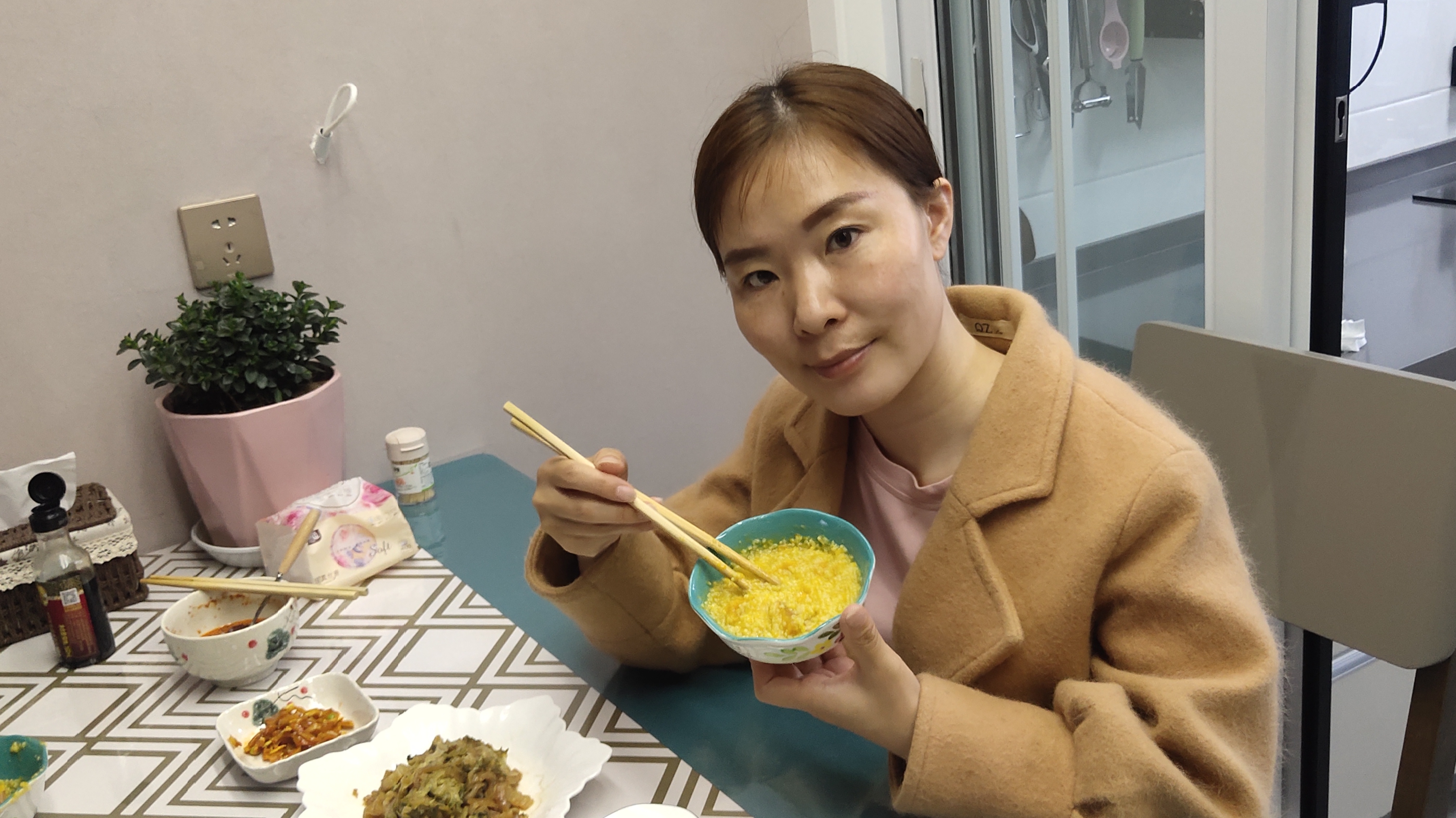 山西特色早饭,小米稀饭放点南瓜更香甜,炒个土豆丝或白萝卜好吃