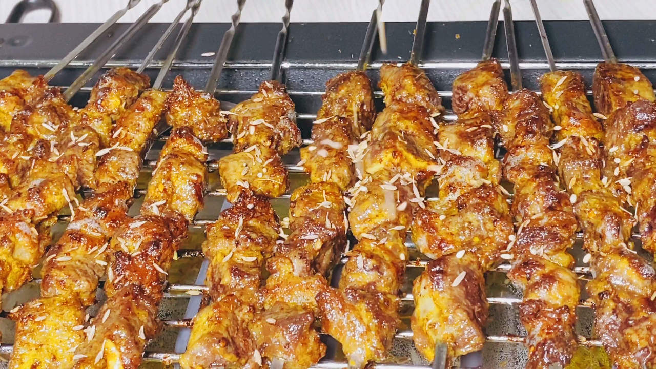 东北哈尔滨烧烤腌料配方牛肉串牛腩串的制作过程
