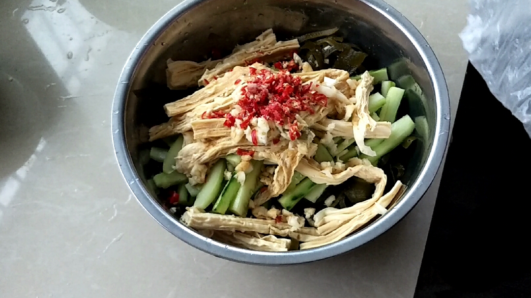 海带青瓜用这种方法做凉拌,做法简单而且很多女孩都喜欢吃