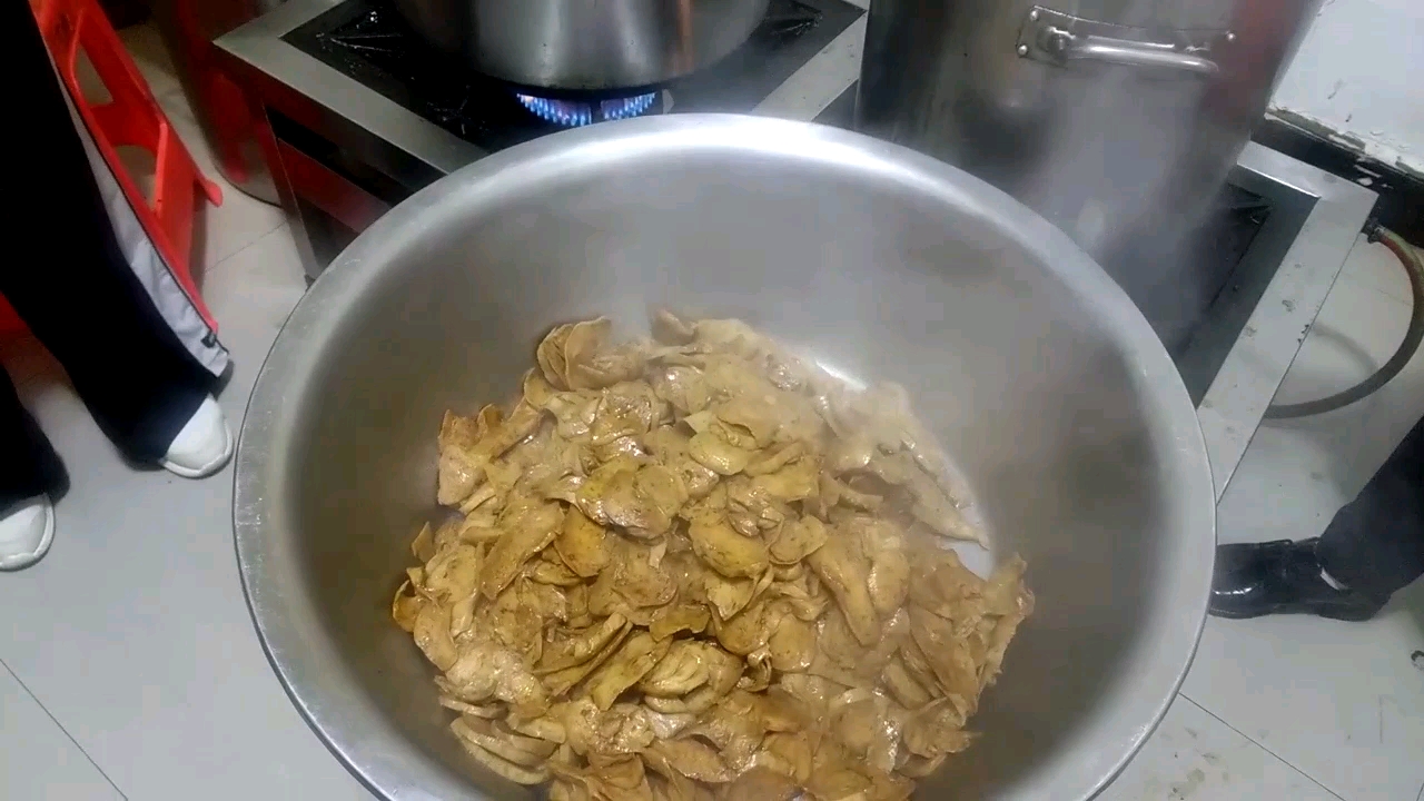 卤菜店每天卖的正宗五香卤味,这么香原来是多放了这3种香料