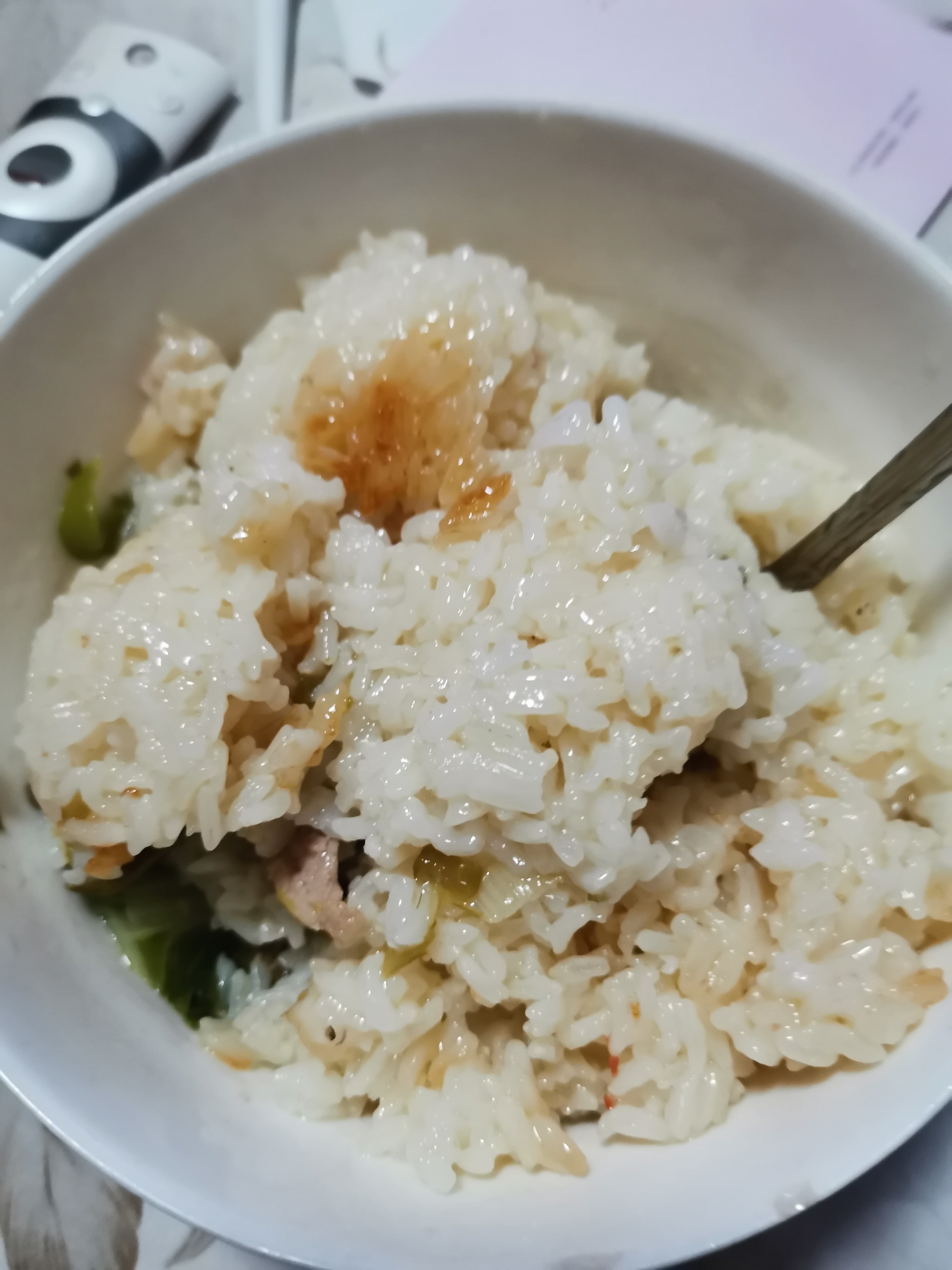 一个人的日子:美食五花肉炖大米饭(青椒、西红柿、白菜叶子)