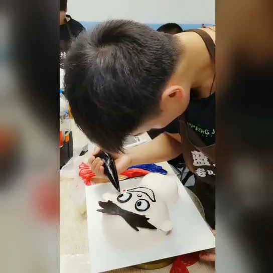 学蛋糕裱花课 学网红流行款式蛋糕裱花培训 巧克力调色造型
