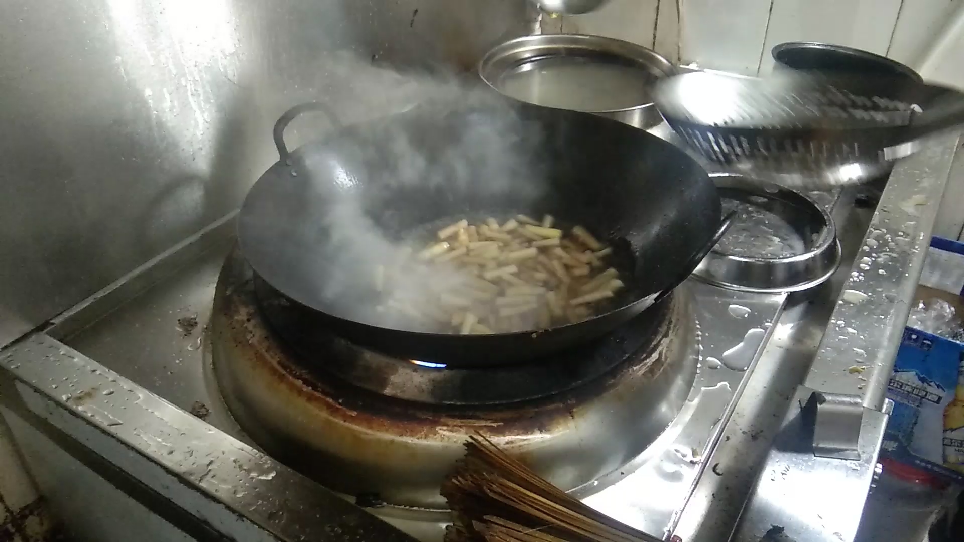 小炒藕尖,看大厨的一顿操作,鲜脆爽口,食欲大增!
