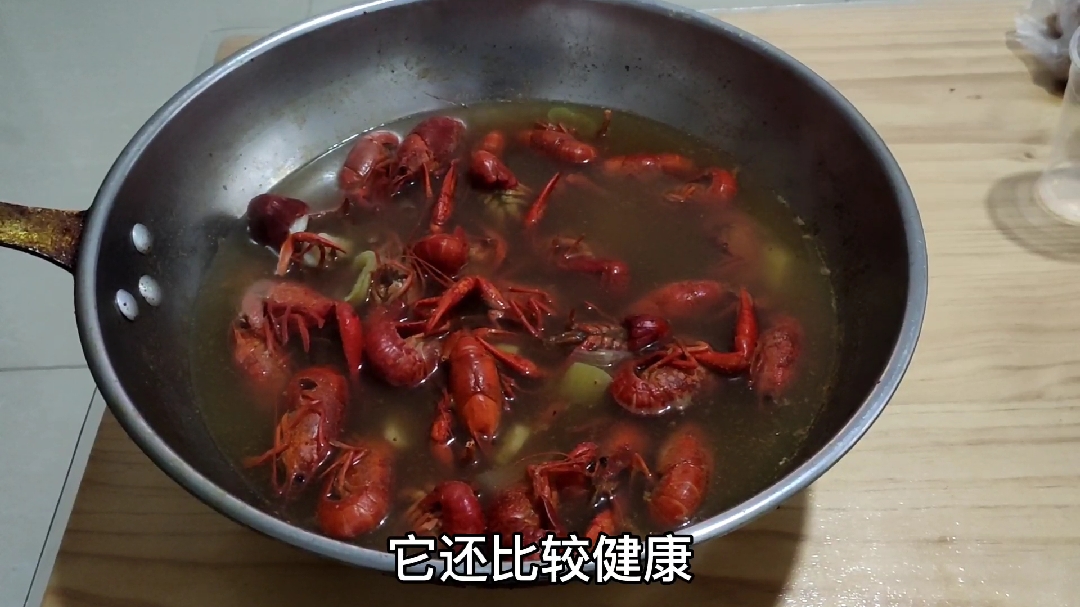 喜欢吃小龙虾,嫌太贵?这样做既便宜又简单,还健康好吃