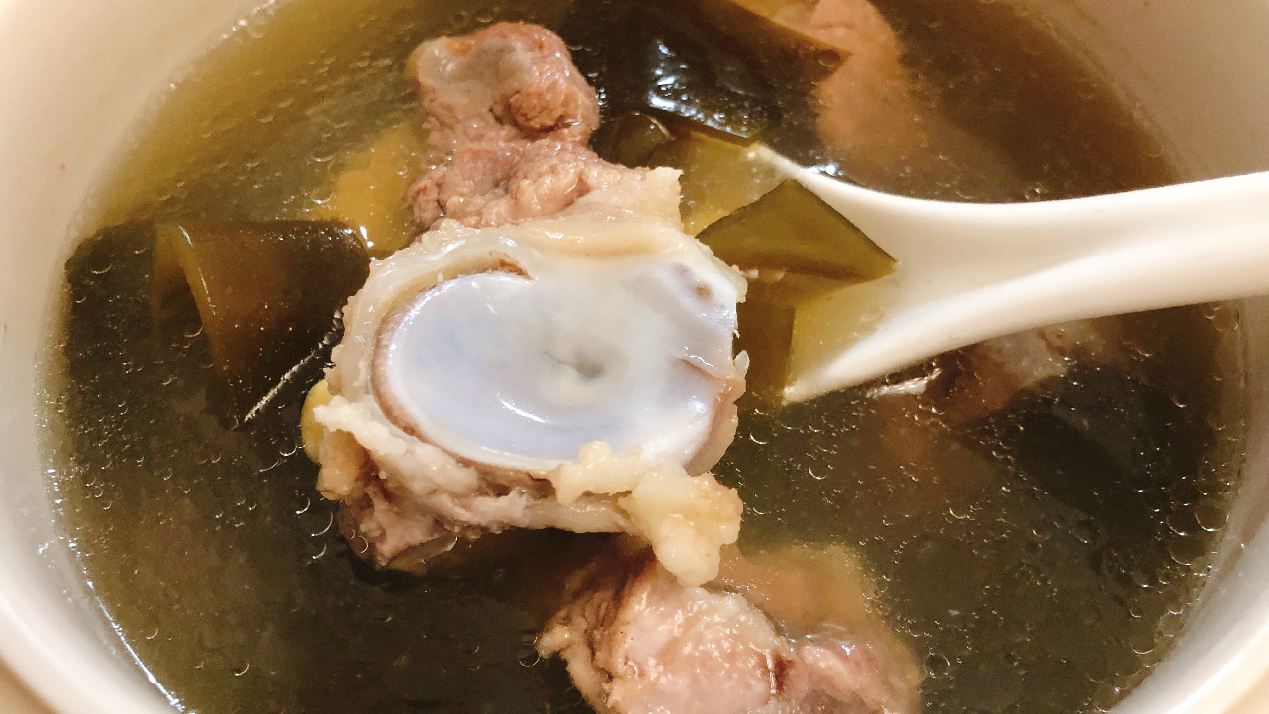 每日广东靓汤 夏季必备的排骨海带黄豆汤 解暑祛热补碘