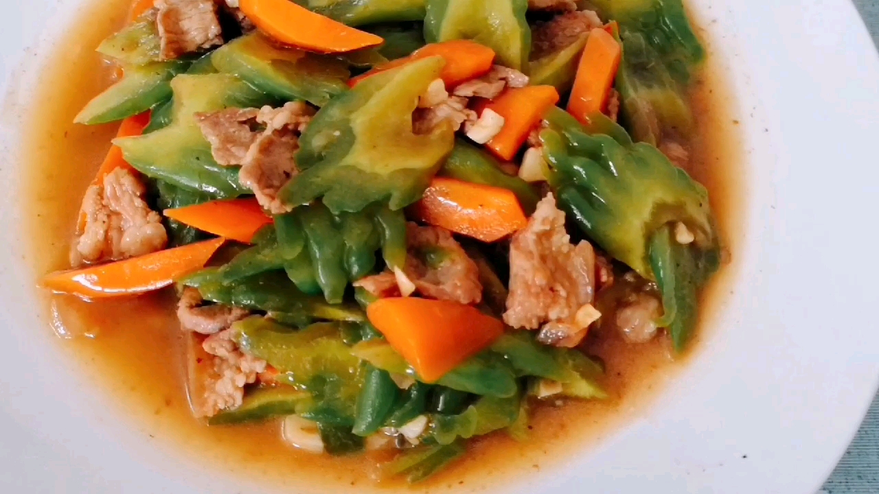 在你家吃过这道菜吗,苦瓜炒肉简单又好做!