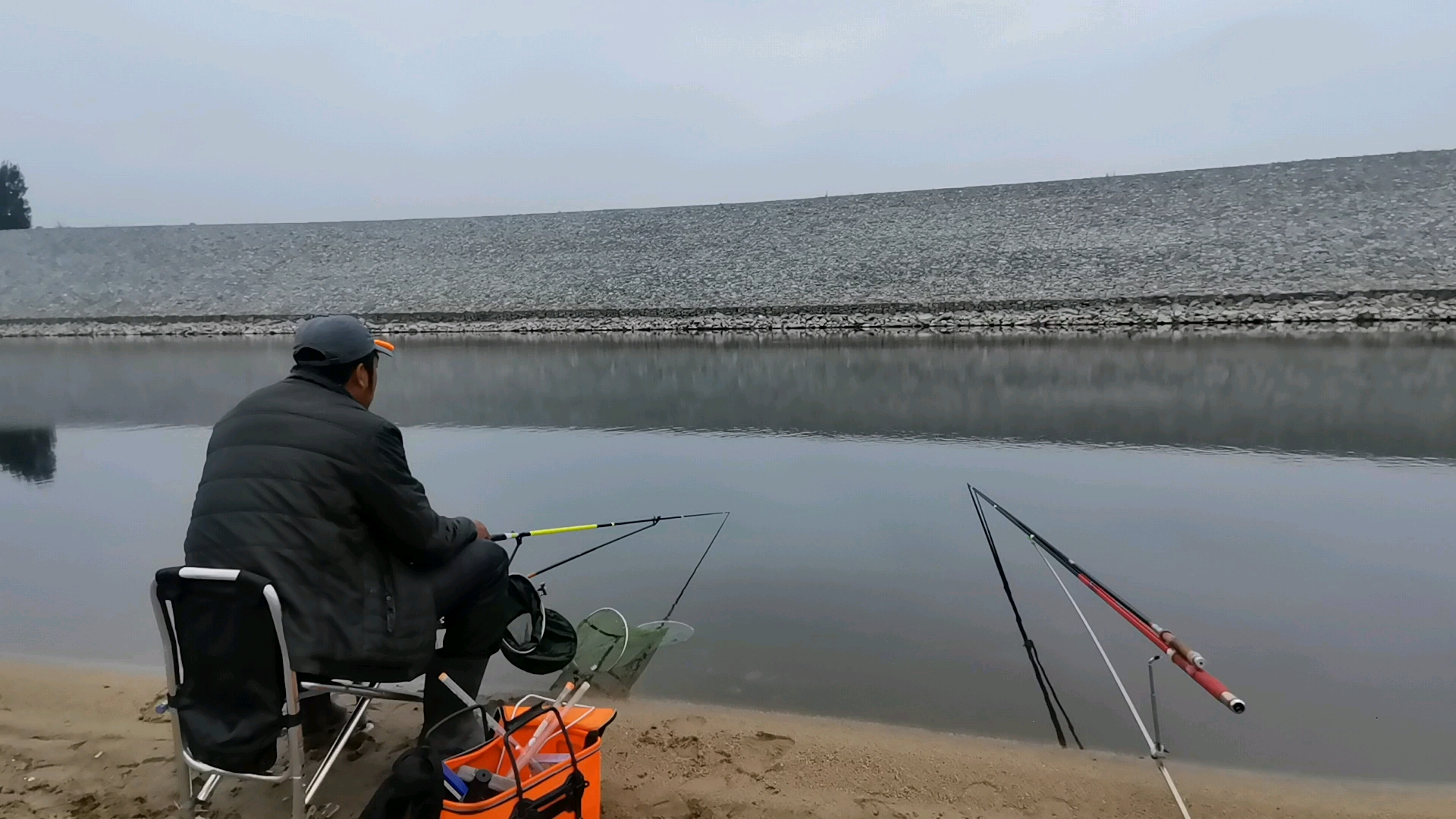 夜幕降临小鱼闹漂,高清下看鲫鱼顿口大顶漂,完美中鱼