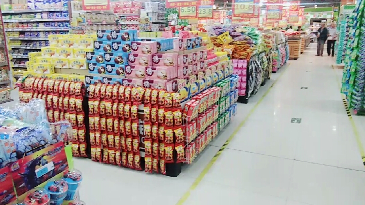 新开超市,规模很大