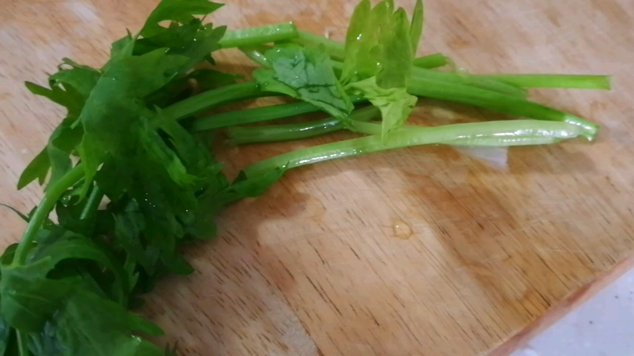 家的味道,素鸡炒芹菜。