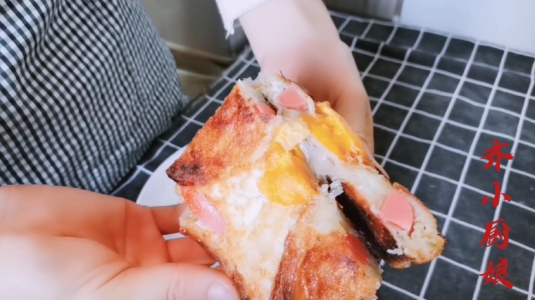 手抓饼创新版,表皮酥酥脆脆,吃一口很满足