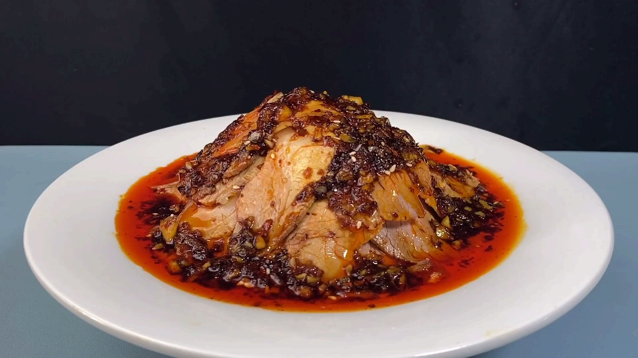 经典川菜蒜泥白肉,川菜中的凉拌吃法,特别适合夏天