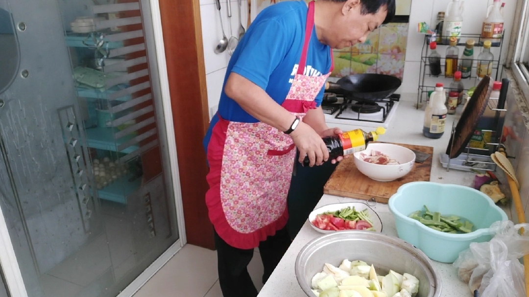 东北乱炖:忘了两样食材!味道还不错,一大锅吃完了