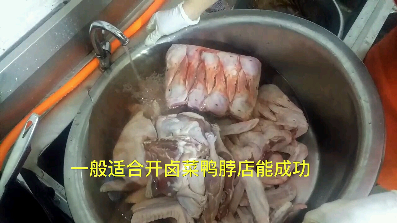 卤菜师傅教你自制美味麻辣鸭肠,爽脆麻辣,美味不能停