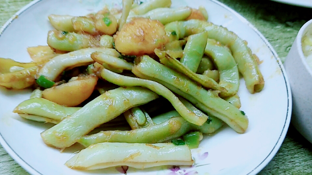 土豆炖豆角.生活更美好