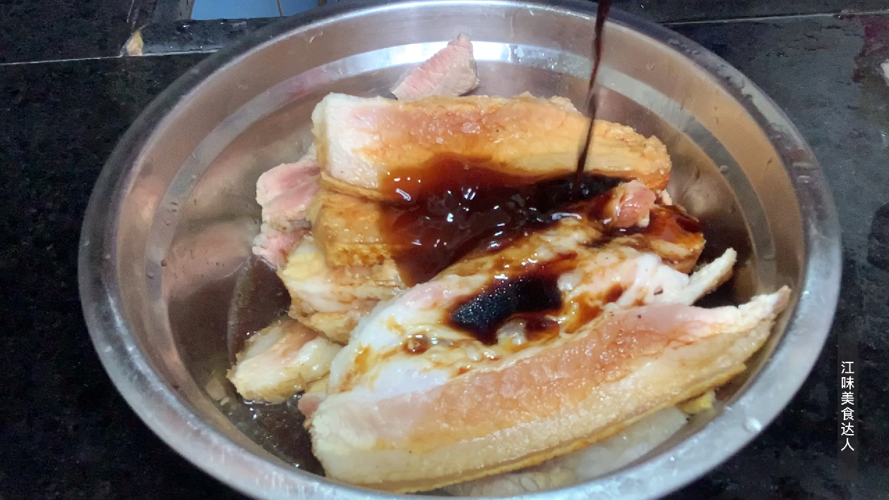 梅菜扣肉的做法,详细教程,做好肥而不腻,软烂醇香,值得收藏