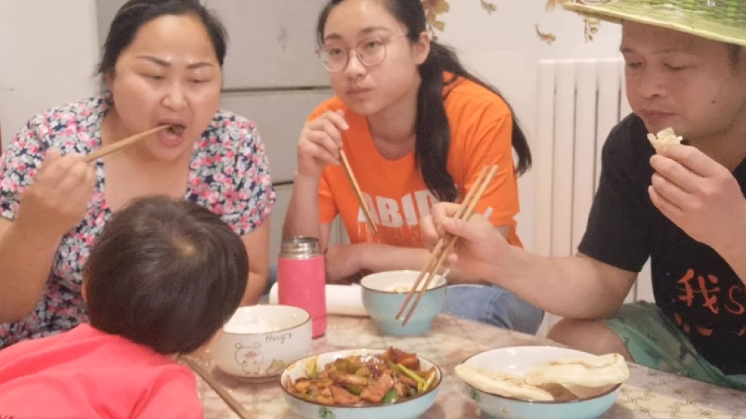 和大家分享一道家常版的川香回锅肉的做法与技巧下米饭又下馍好吃