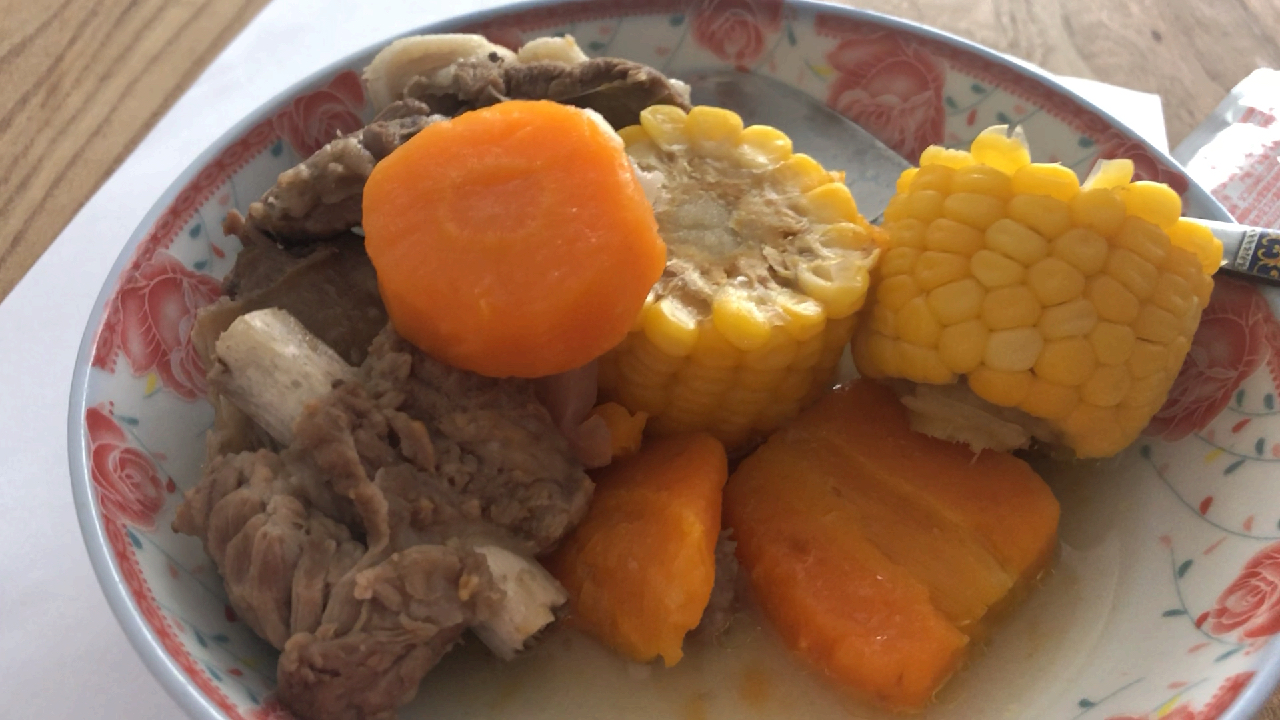 玉米 胡萝卜 洋葱炖排骨 鲜香美味